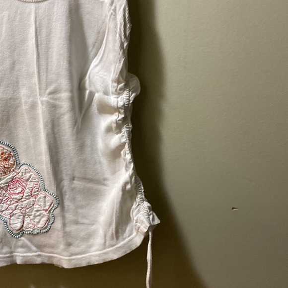 🌺4/$25🌺 XOXO TANK TOP  With FLOWERS AT BOTTOM RIGHT - Picture 4 of 4